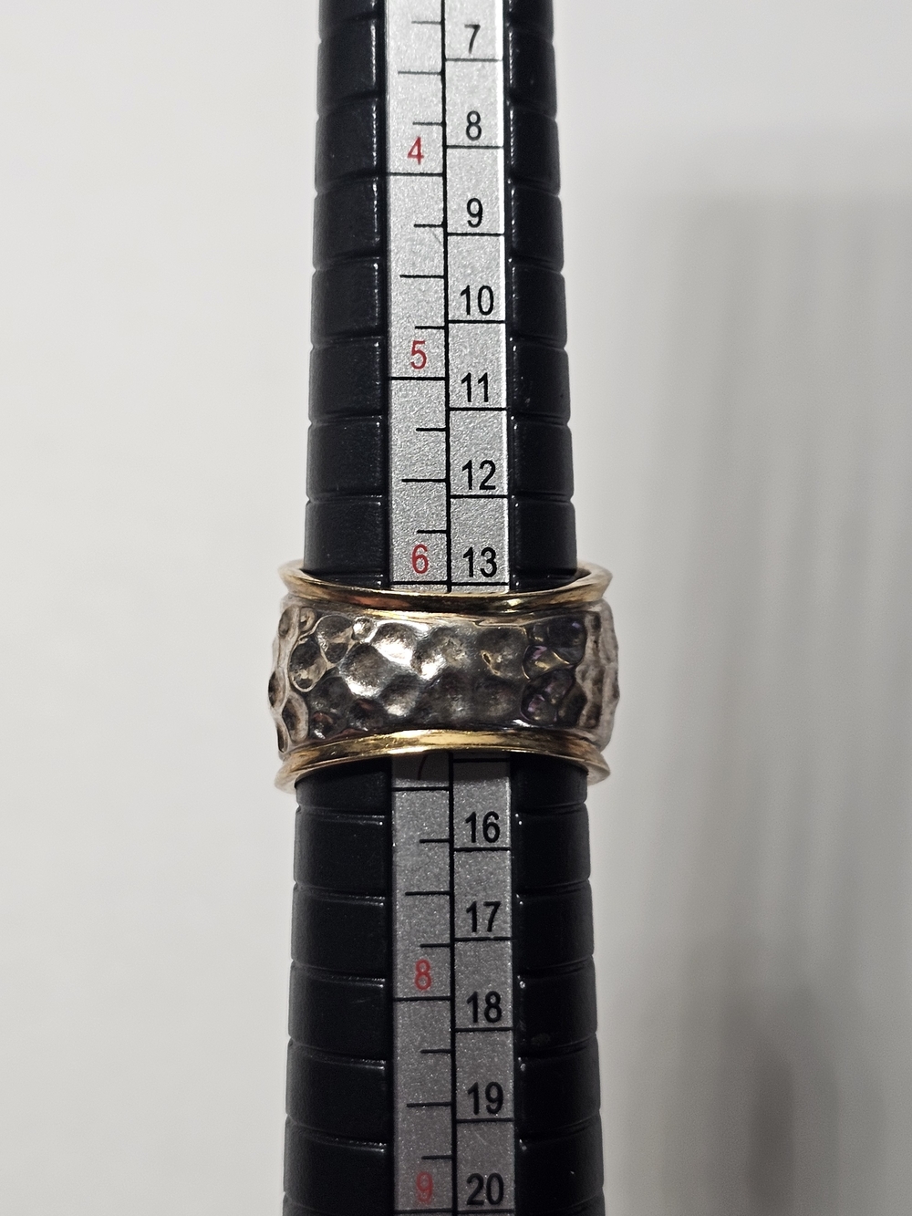 925 Hammered Two-Tone sterling Silver and Gold Wide Band Ring - Size 6½ - Picture 4 of 5